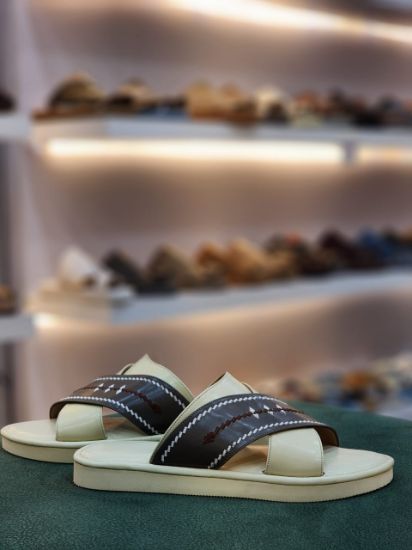 صورة شرقي اكس مطرز